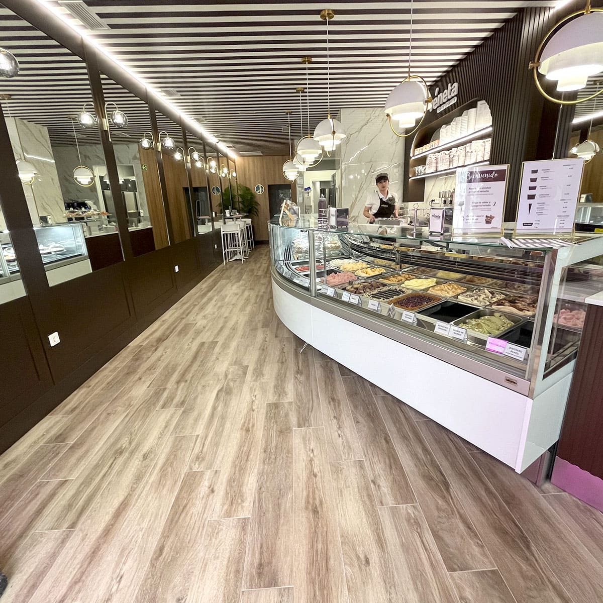 reforma integral heladeria madrid estudio arquitectura barra curva