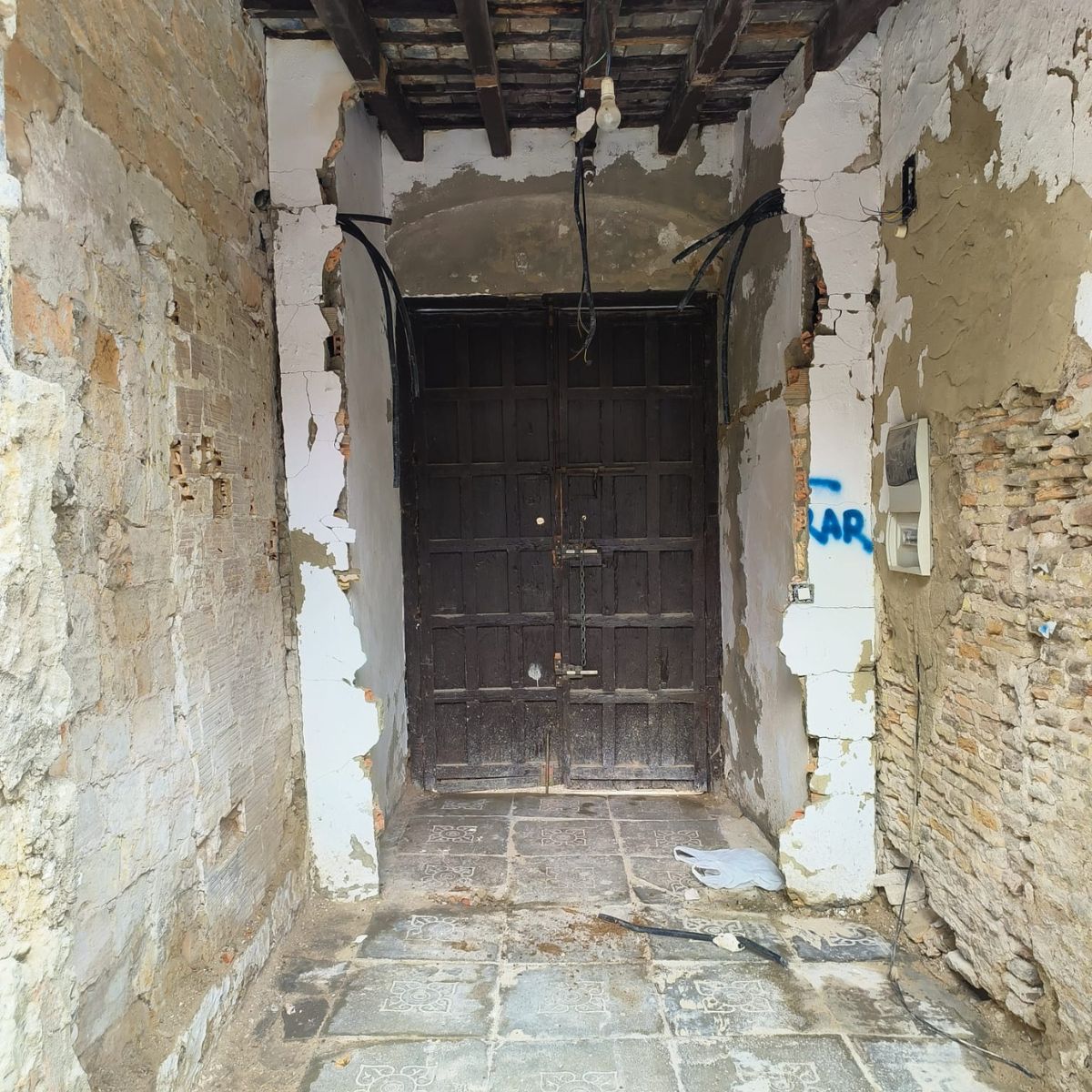 puerta antigua bodega de jerez